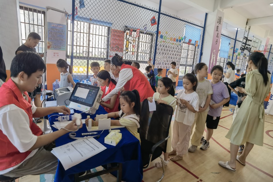 2025健康郑州早筛公益行走进乐步篮球运动馆为 111 名儿童健康助力